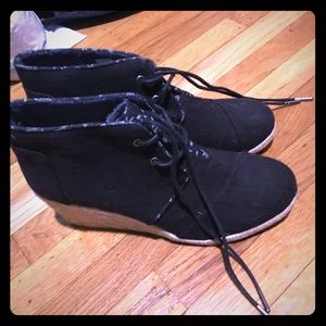 Toms never worn shoes